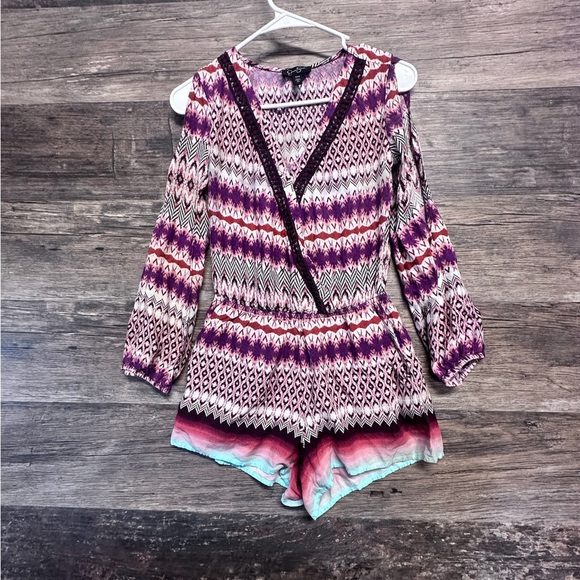 Jessica Simpson Multicolor Patterned Open Shoulder Romper - Picture 1 of 10